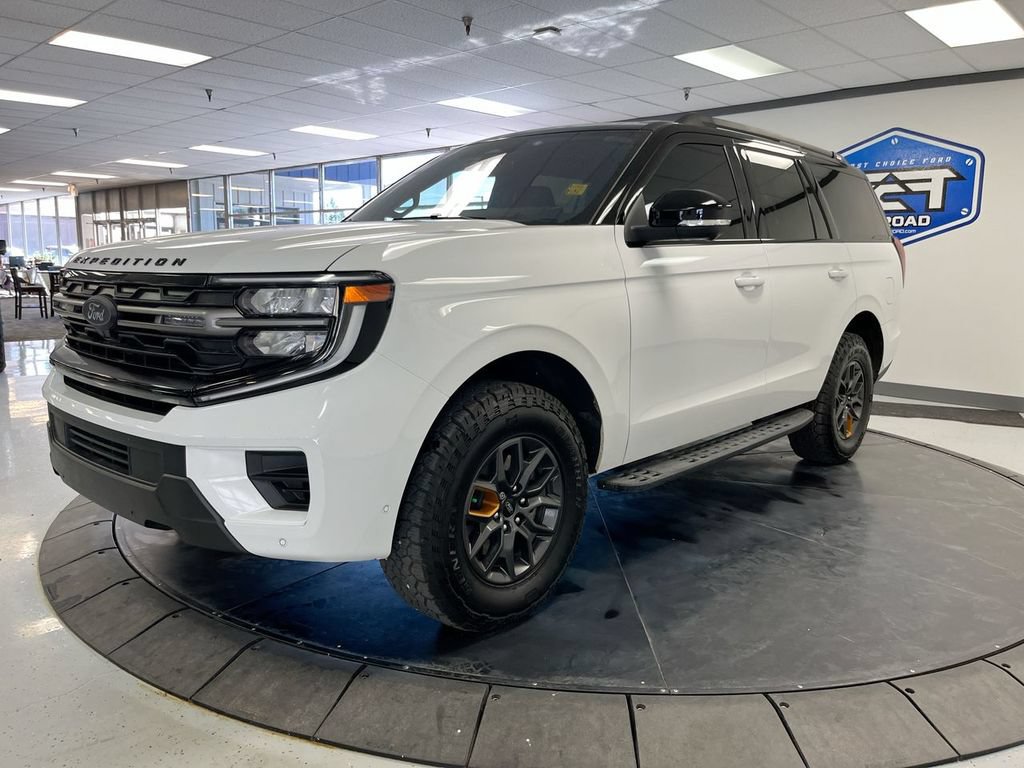 Used 2025 Ford Expedition Tremor AWD/4WD image 4