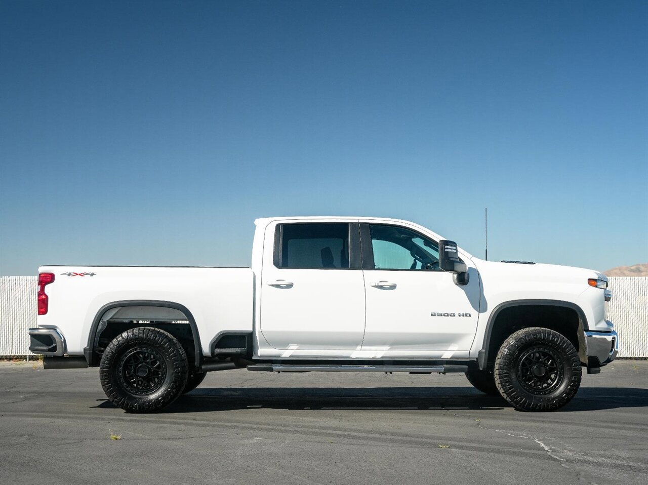 Used 2025 Chevrolet Silverado 2500 LT w/ Convenience Package AWD/4WD image 4