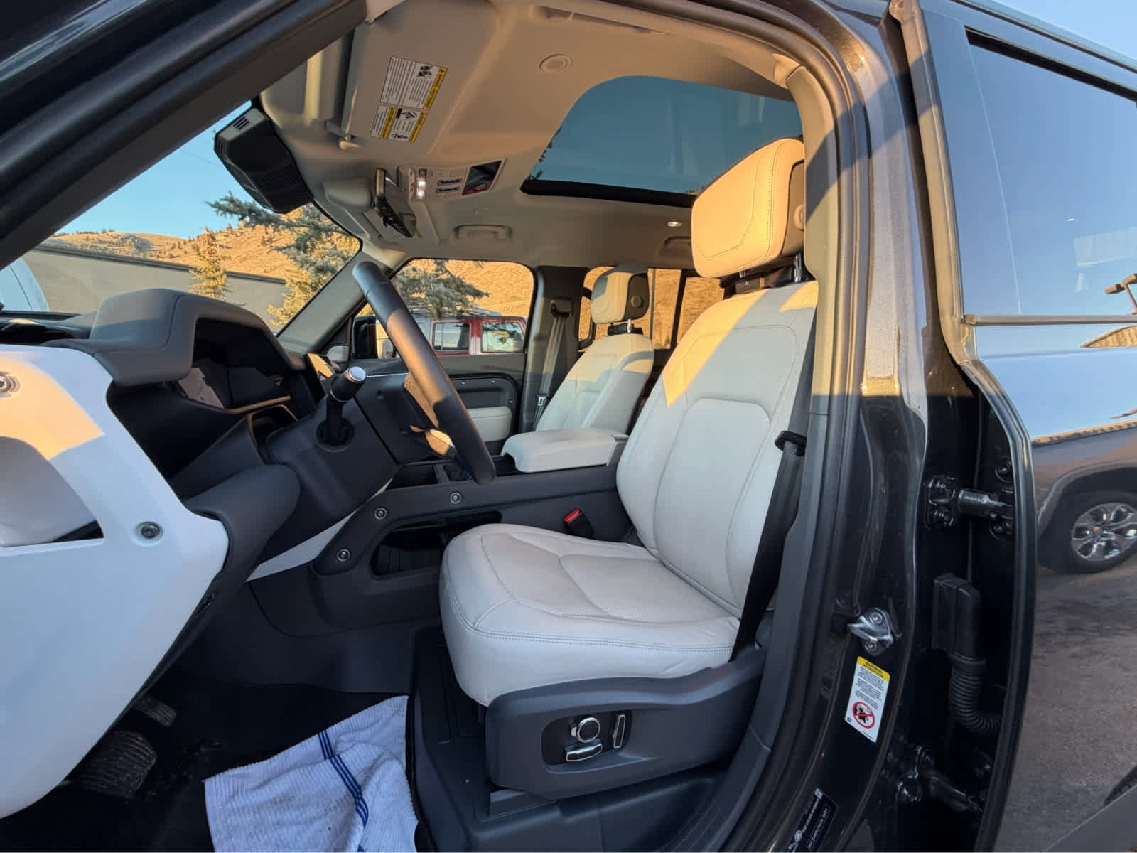 Used 2024 Land Rover Defender 130 S image 15