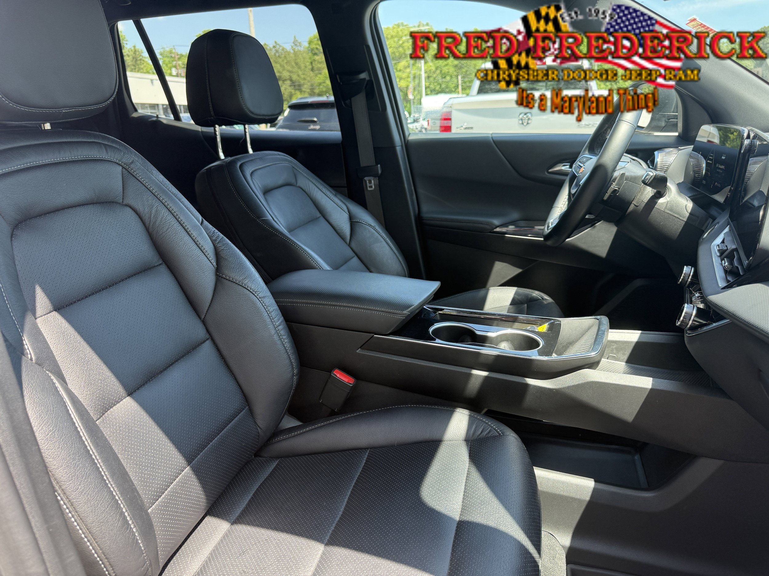 Used 2025 Chevrolet Equinox LT AWD/4WD image 13