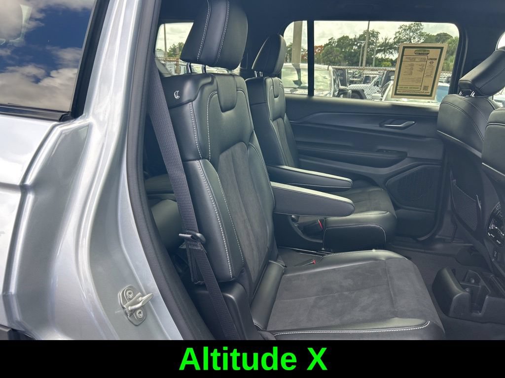 Used 2025 Jeep Grand Cherokee L Altitude RWD image 29