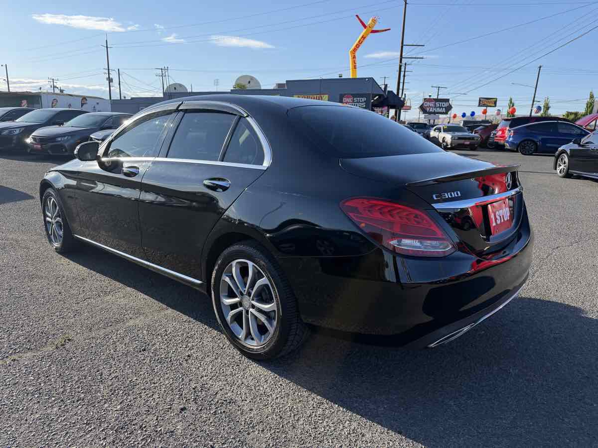 Used 2016 Mercedes-Benz C 300 4MATIC Sedan image 4