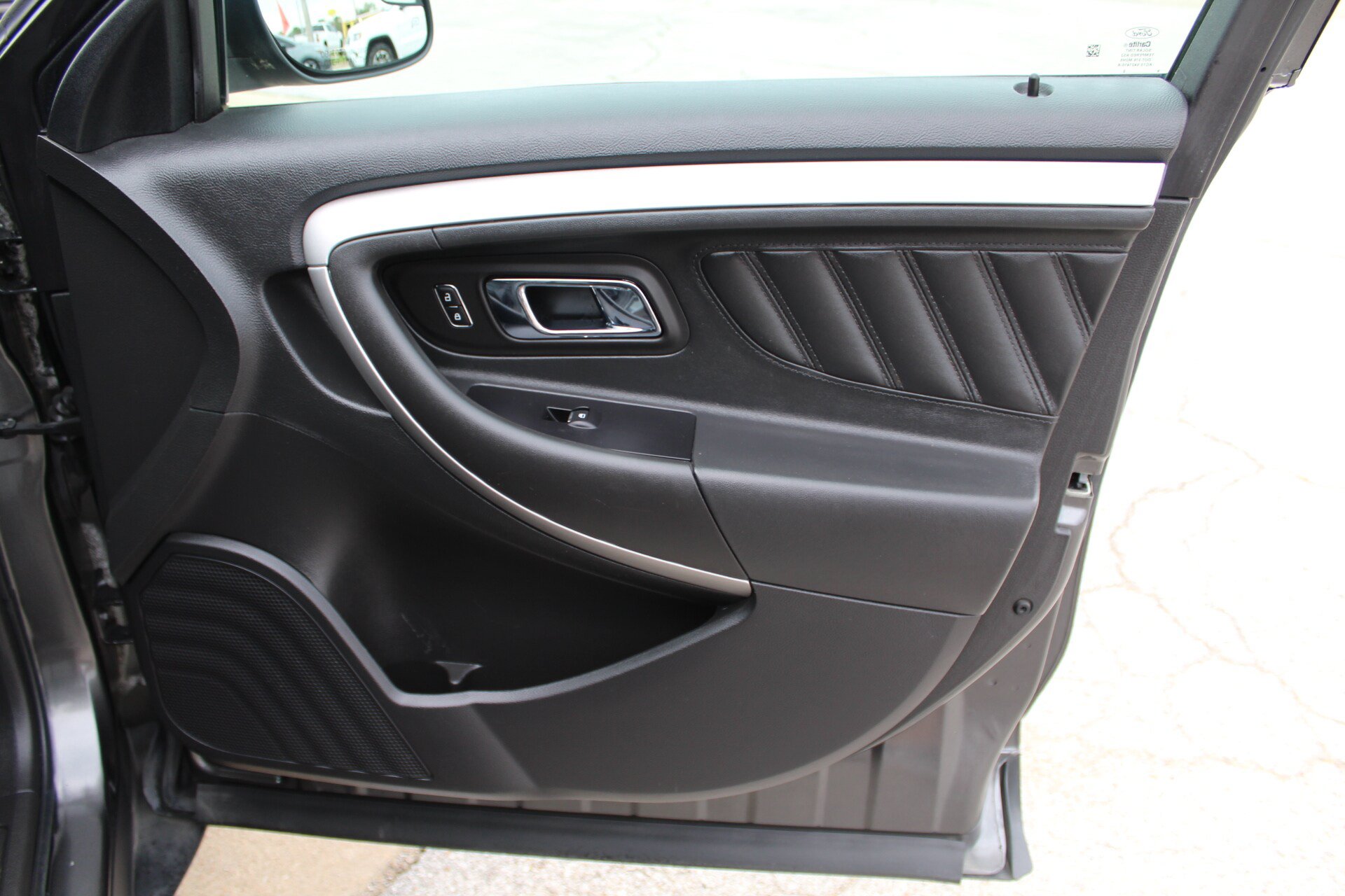 Used 2018 Ford Taurus SEL w/ Equipment Group 201A FWD image 17