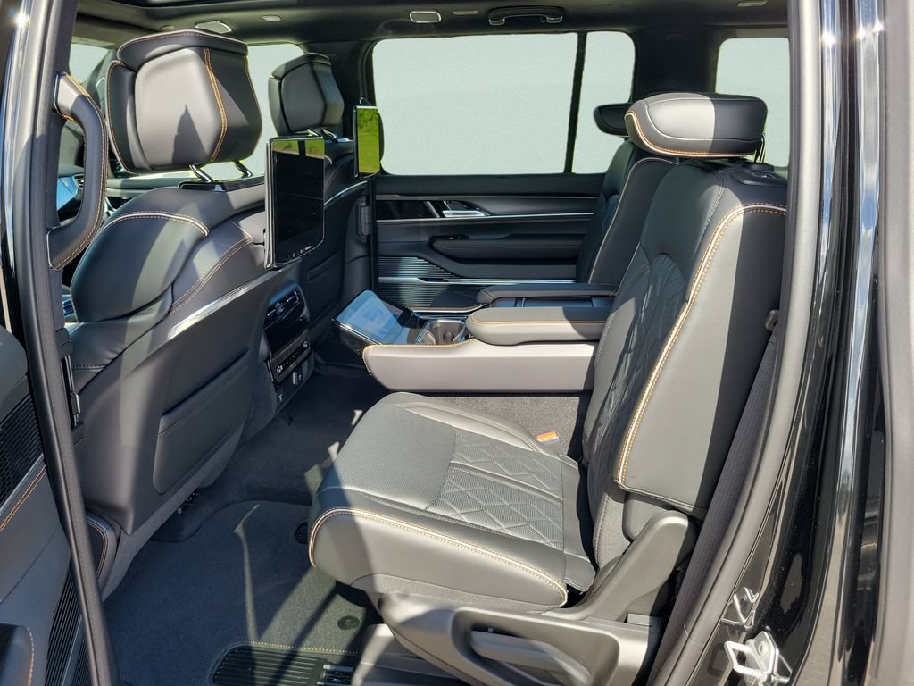 New 2026 Jeep Grand Wagoneer Summit AWD/4WD image 10