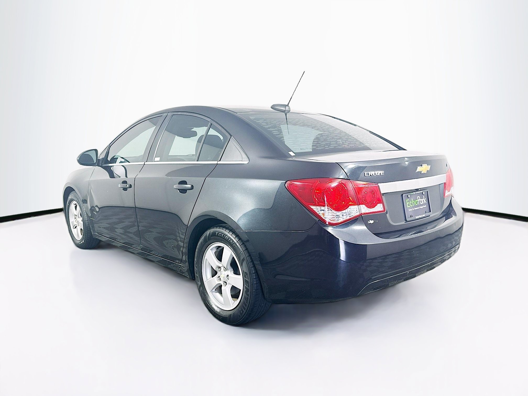 Used 2016 Chevrolet Cruze LT w/ Technology Package FWD image 5