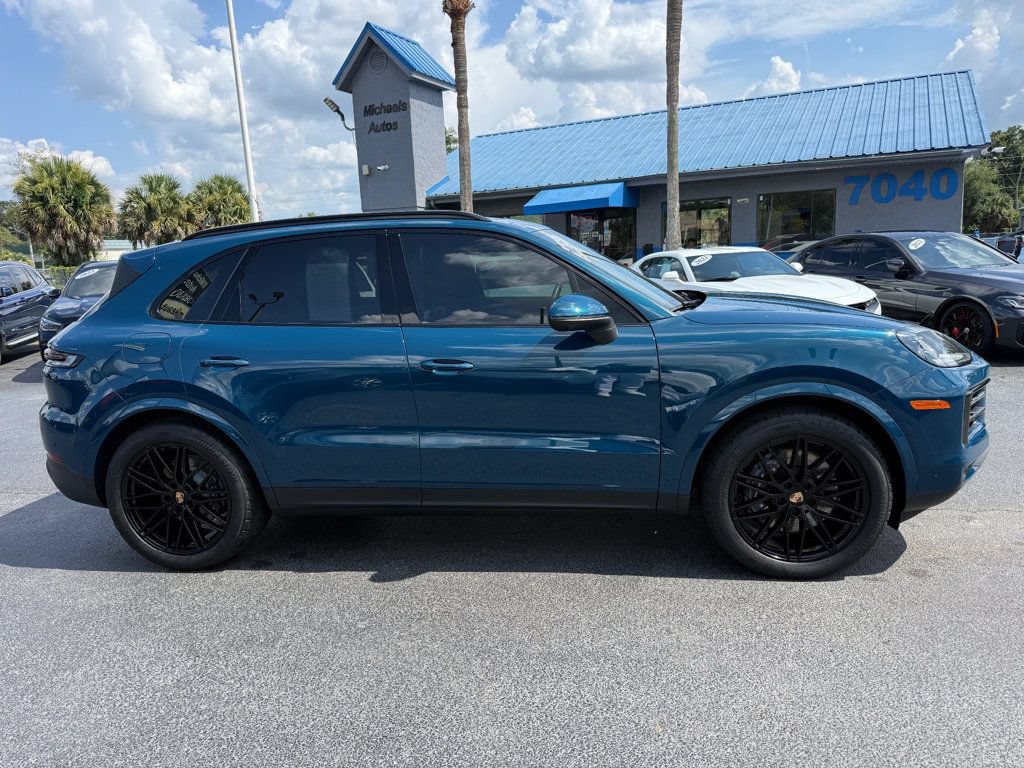Used 2025 Porsche Cayenne AWD/4WD image 4