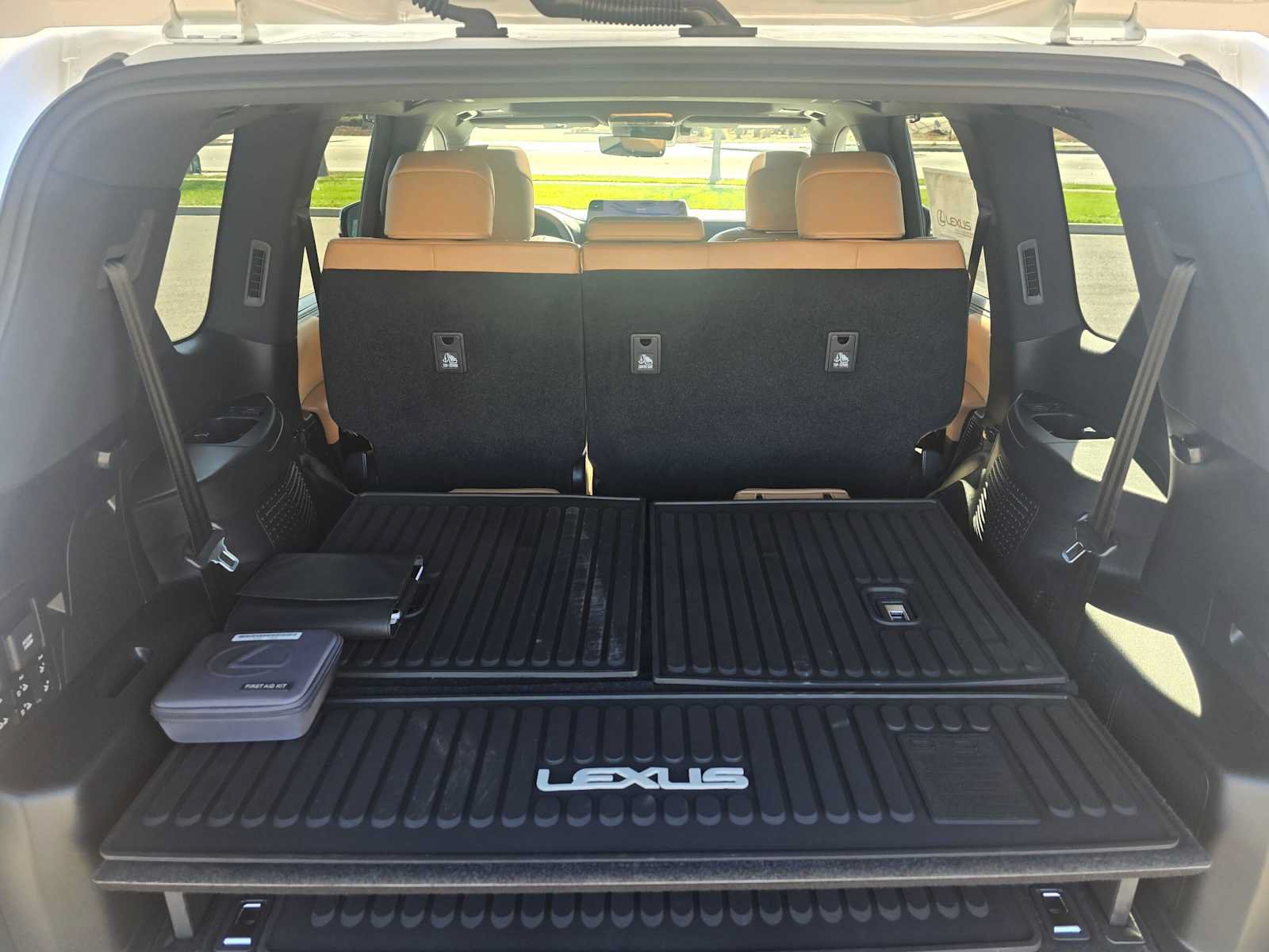 New 2026 Lexus LX 700h Luxury AWD/4WD image 14