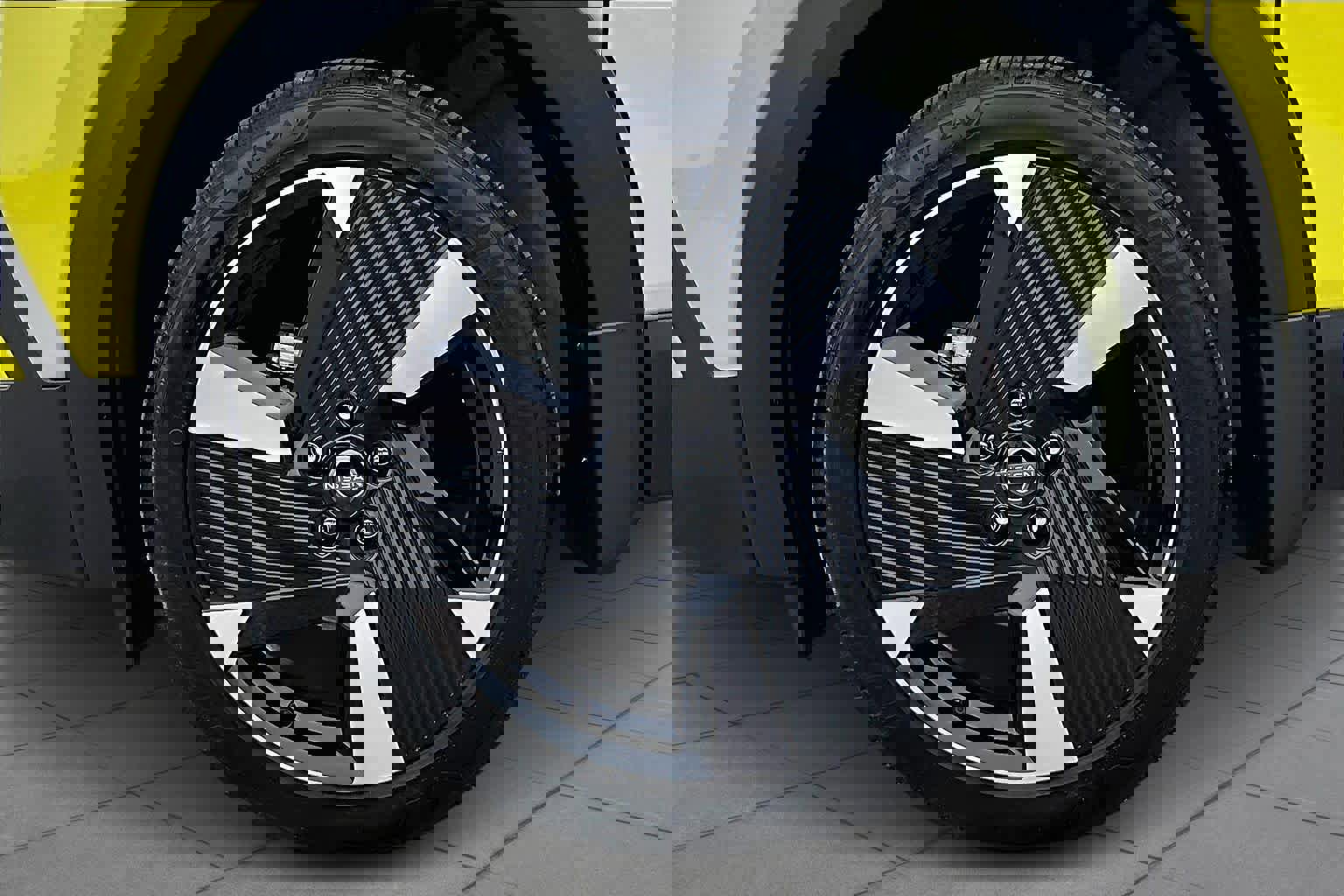 Used 2025 Nissan Kicks SR w/ Illumination Package image 10