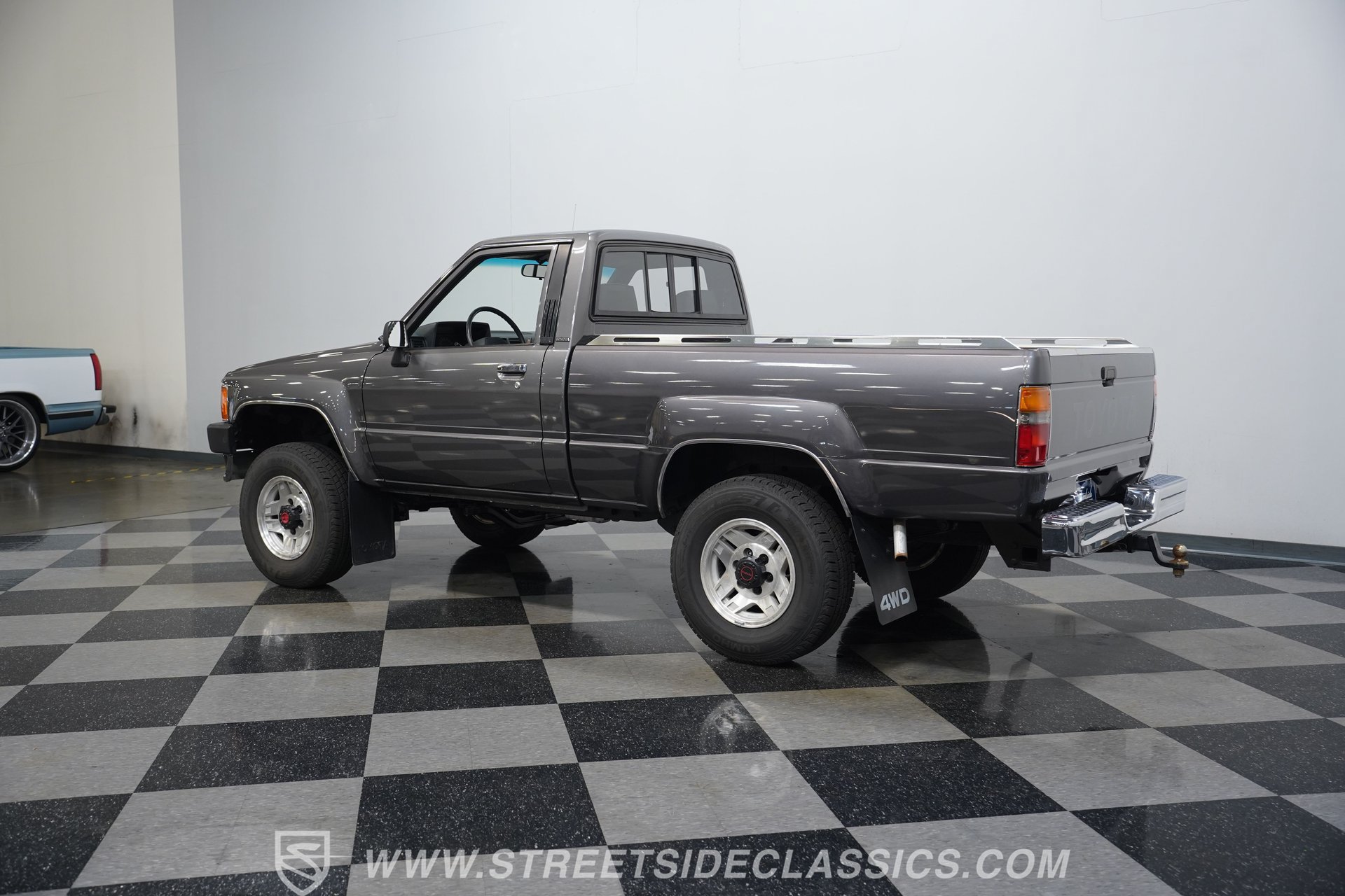 Used 1987 Toyota Pickup 4x4 Regular Cab image 9