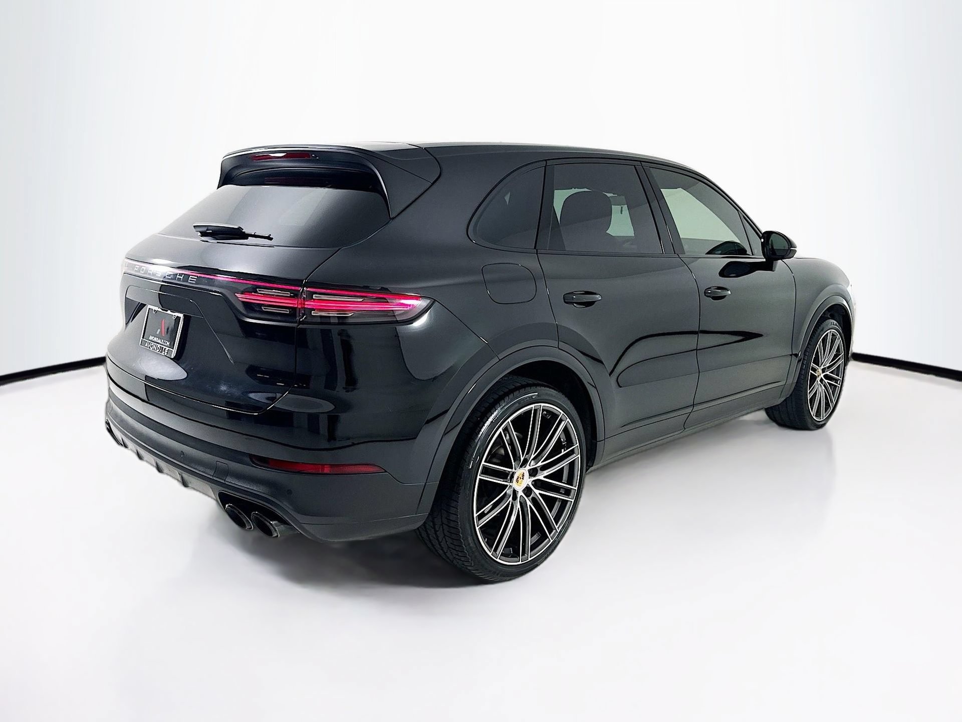 Used 2023 Porsche Cayenne Platinum Edition AWD/4WD image 8