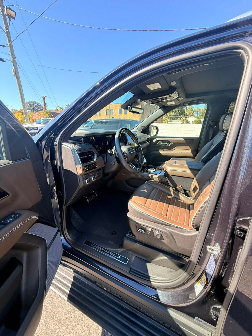 Used 2025 GMC Yukon XL Denali Ultimate image 10