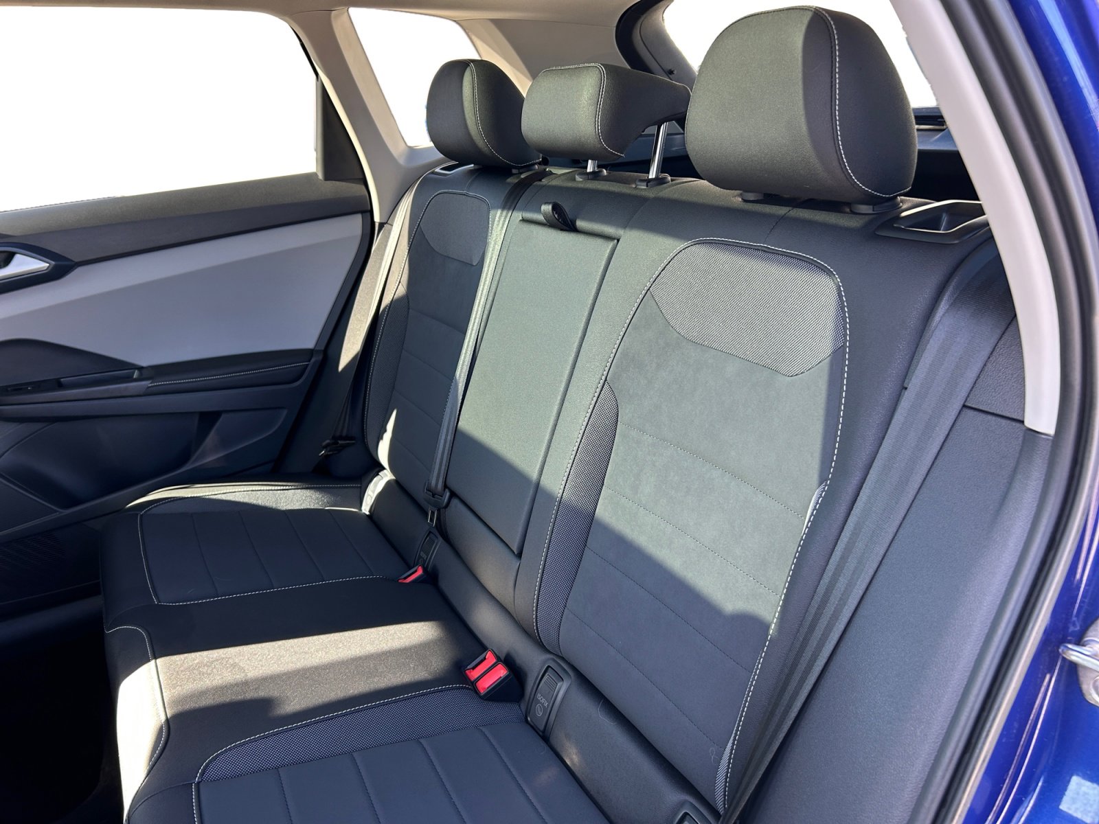 Certified 2024 Volkswagen Taos SE w/ Panoramic Sunroof Package image 5