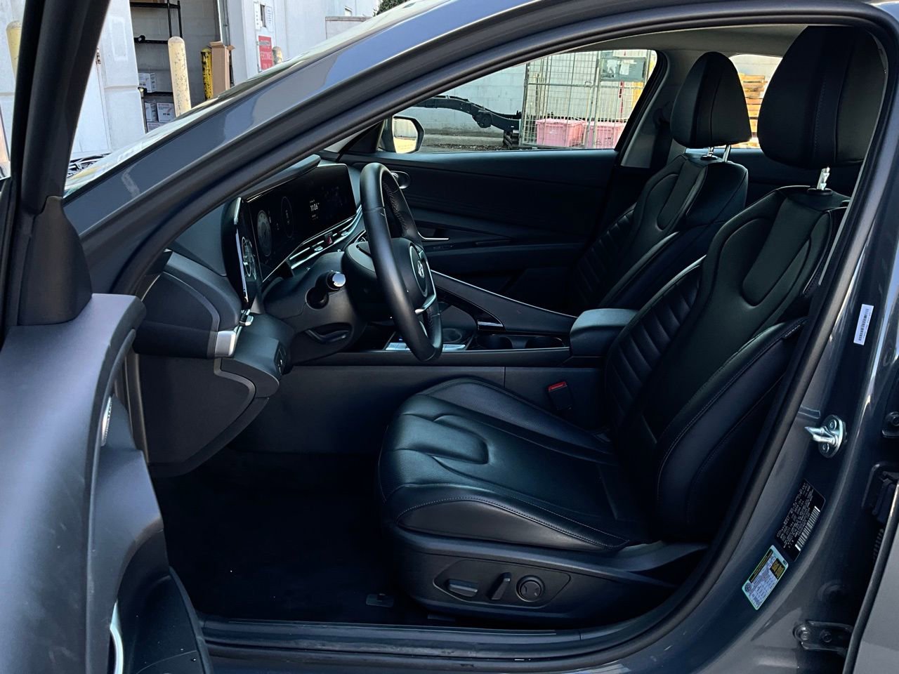 Used 2025 Hyundai Elantra Limited image 10