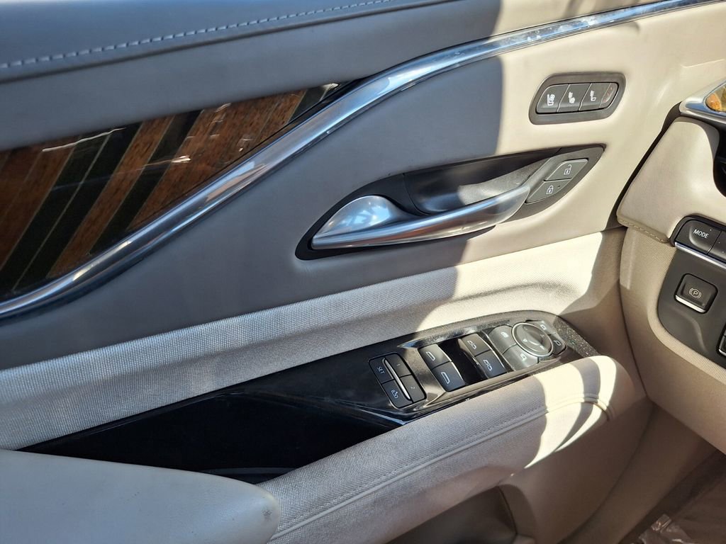 Certified 2023 Cadillac Escalade Premium Luxury Platinum w/ LPO, Radiant Package image 17
