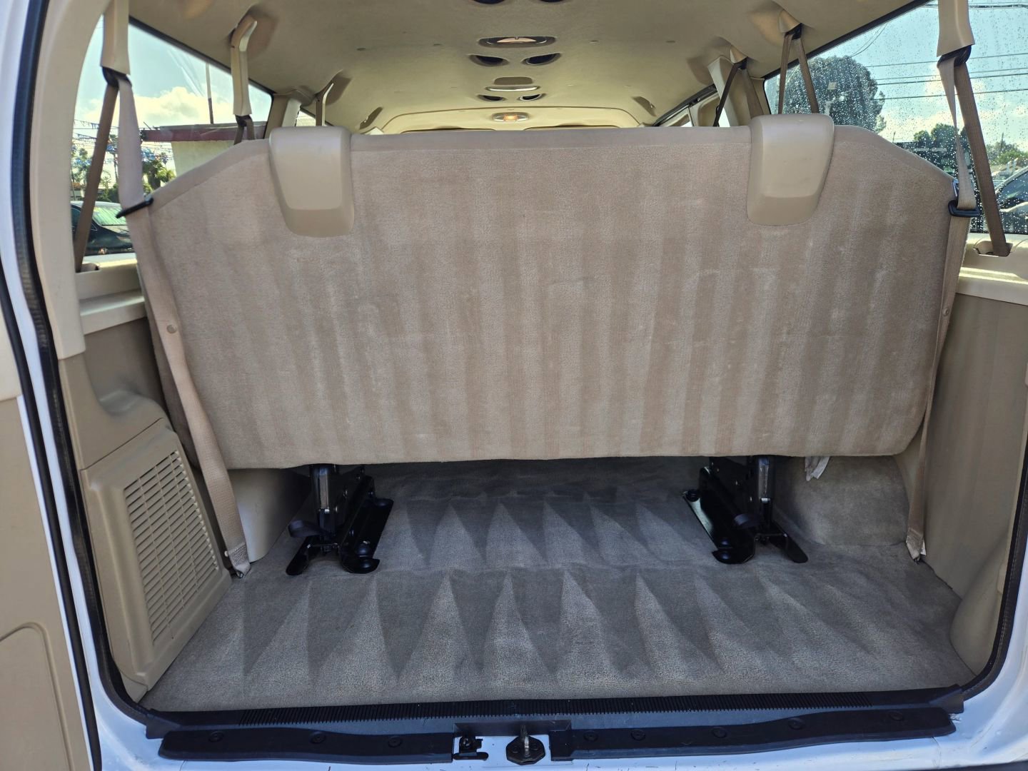 Used 2012 Ford E-350 and Econoline 350 XLT image 12