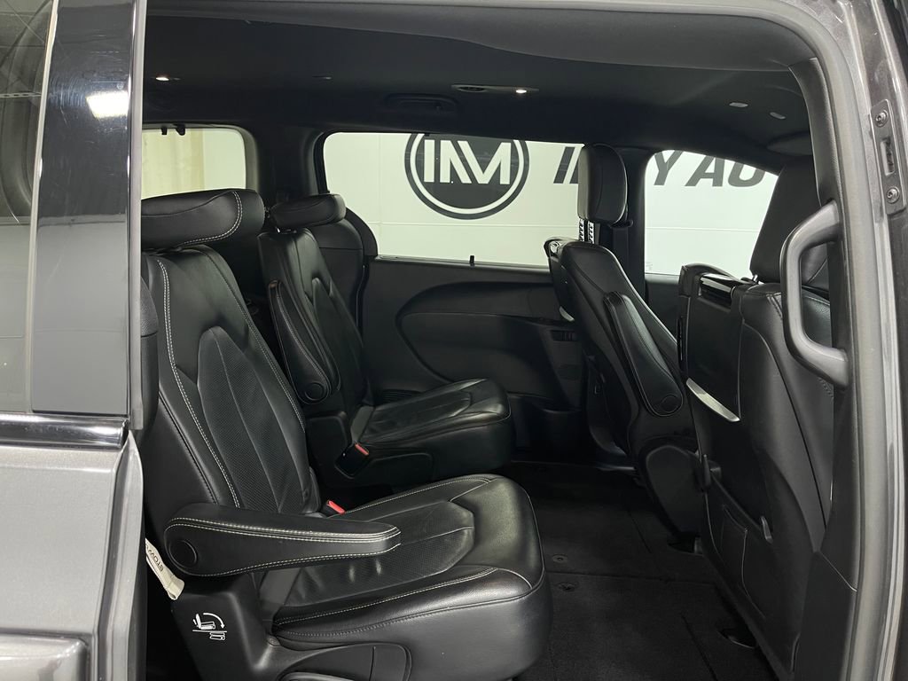 Used 2020 Chrysler Pacifica Touring-L w/ Advanced Safetytec Group image 33