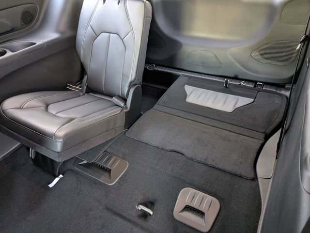 New 2026 Chrysler Pacifica Select FWD image 25