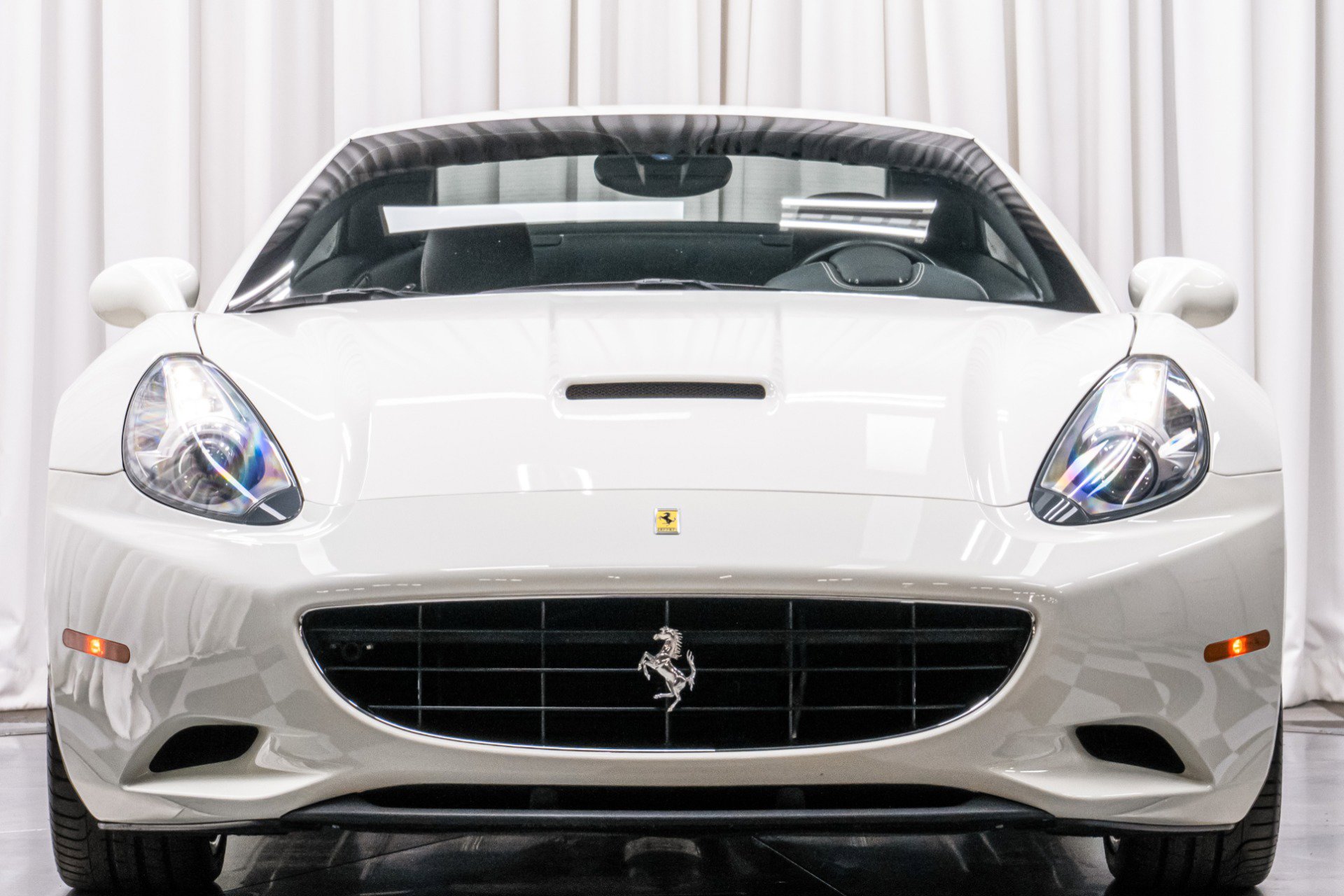 Used 2014 Ferrari California image 39