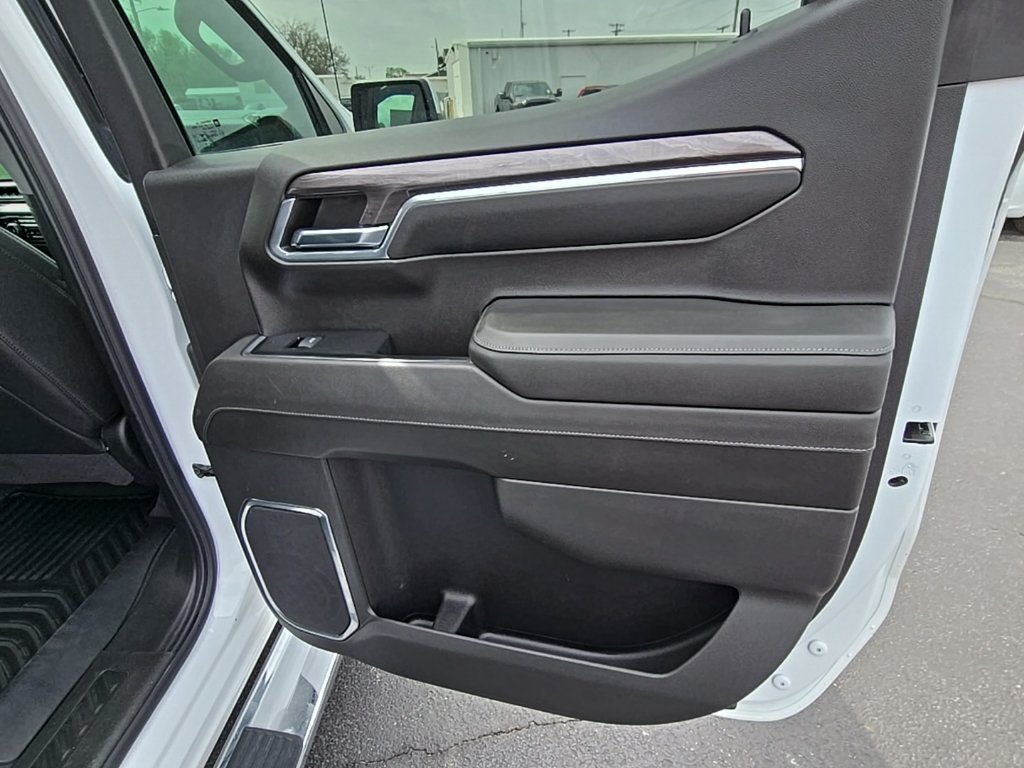 Used 2024 Chevrolet Silverado 1500 LTZ w/ LTZ Convenience Package II AWD/4WD image 44