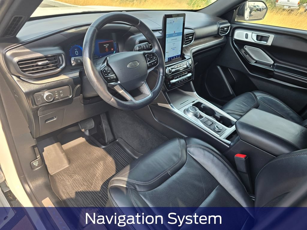 Used 2022 Ford Explorer Platinum w/ Equipment Group 601A AWD/4WD image 2