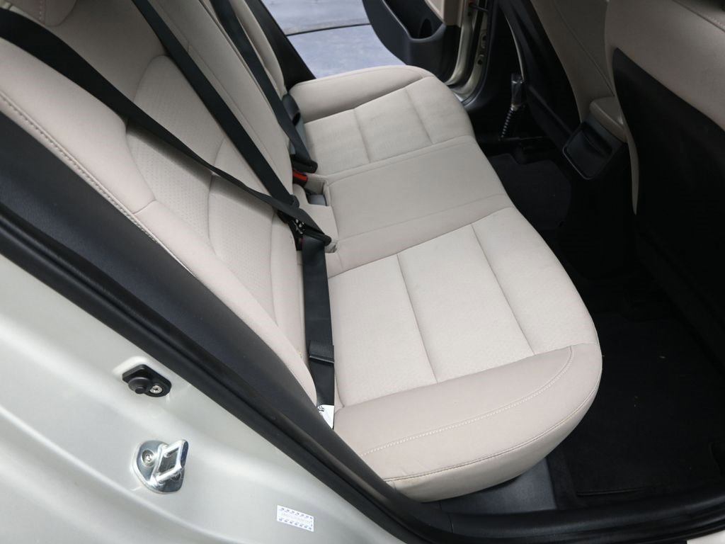 Used 2017 Hyundai Elantra SE w/ Cargo Package image 27