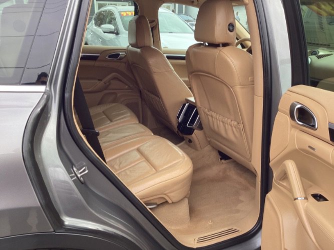 Used 2012 Porsche Cayenne w/ Premium Pkg image 6