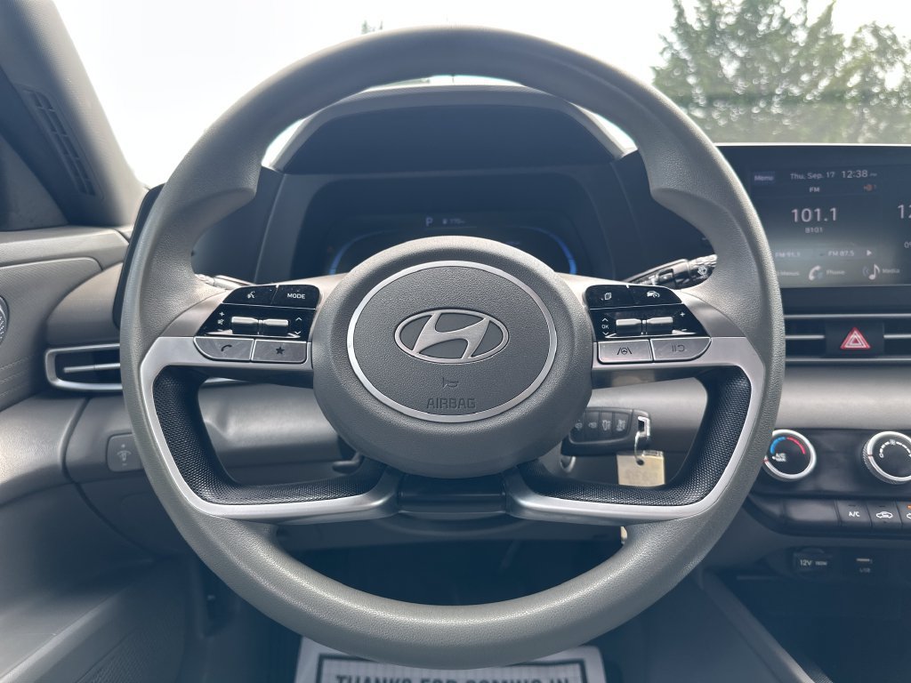 Used 2024 Hyundai Elantra SE FWD image 26