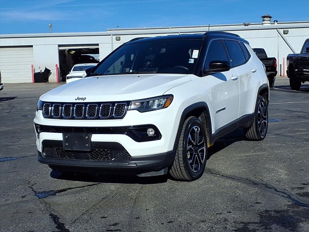Used 2023 Jeep Compass Limited image 2