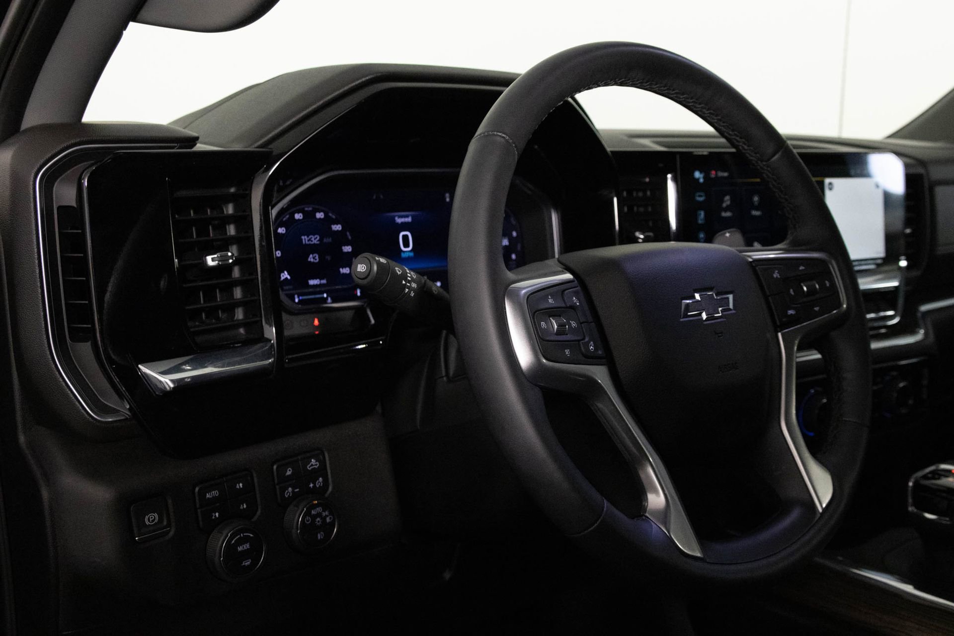 Used 2024 Chevrolet Silverado 1500 RST w/ Redline Edition AWD/4WD image 32