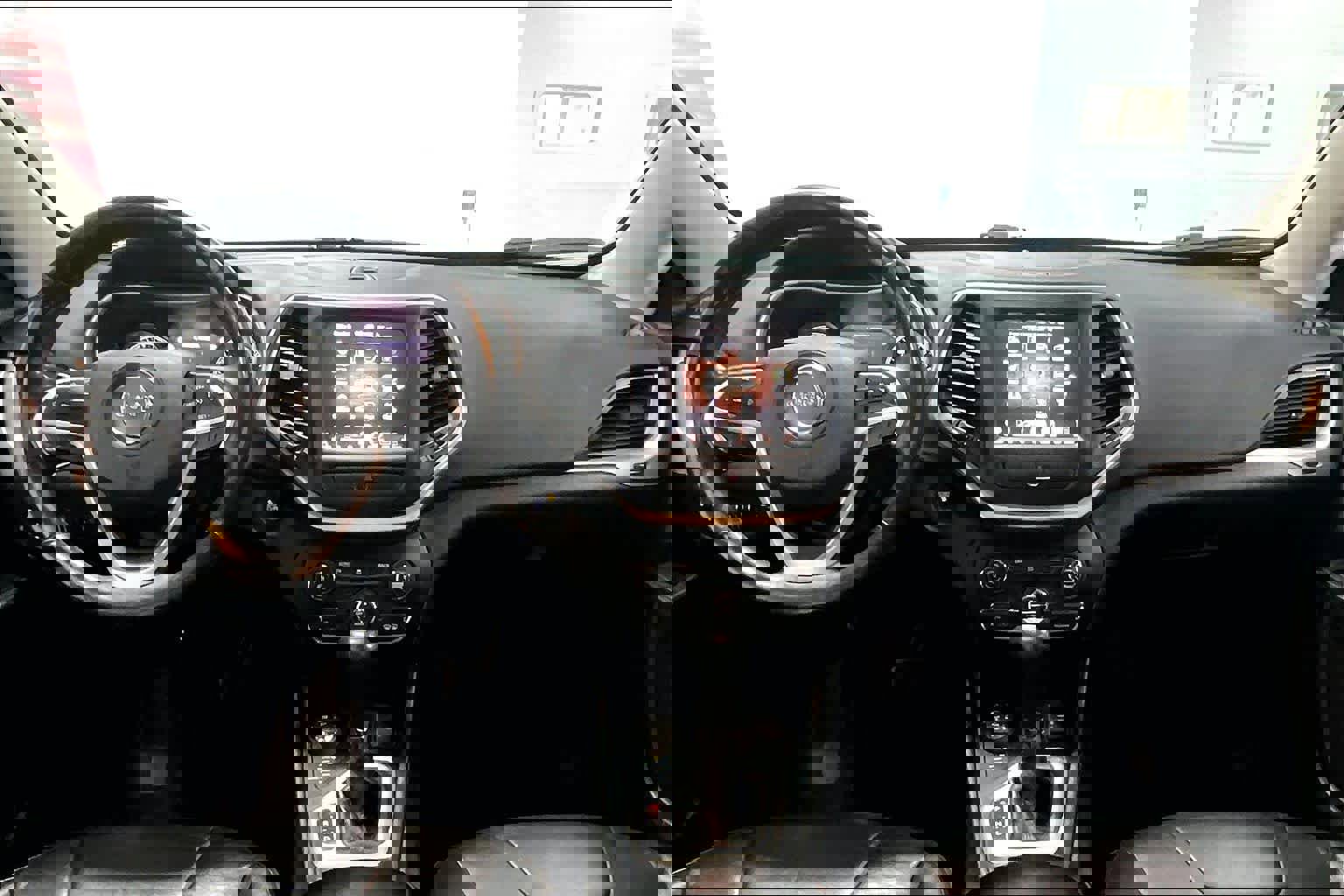 Used 2014 Jeep Cherokee Trailhawk w/ Comfort/Convenience Group image 9