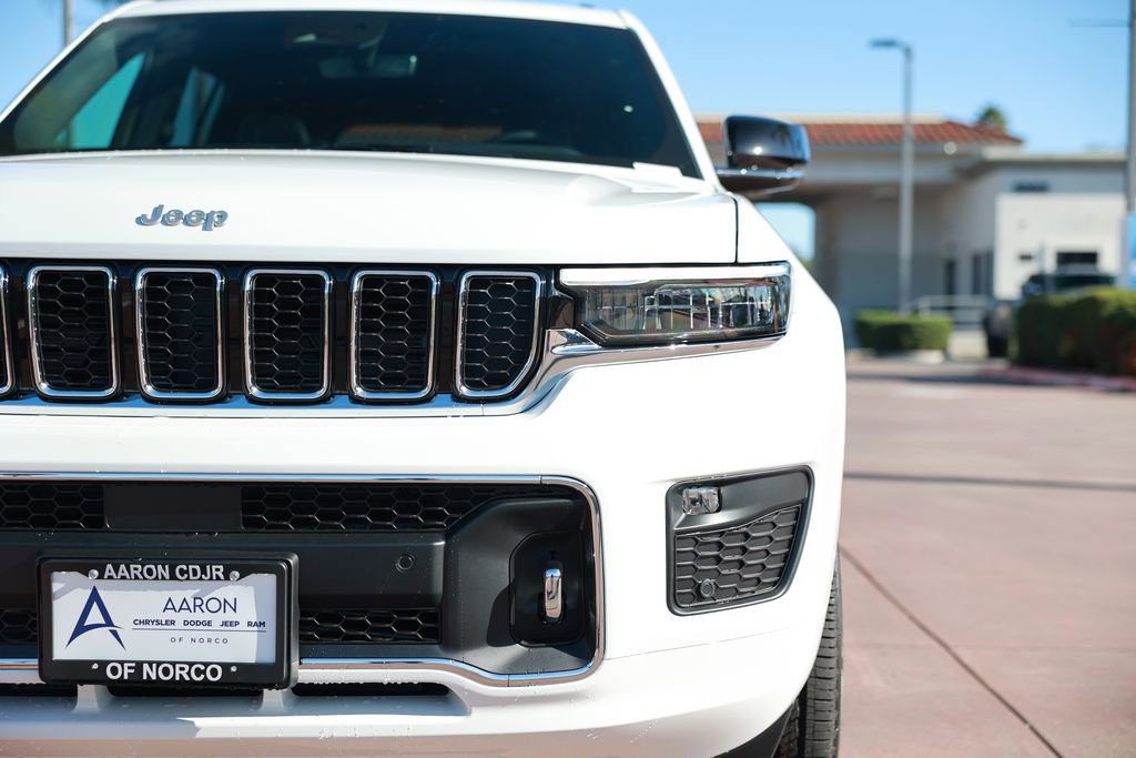 New 2025 Jeep Grand Cherokee L Overland w/ Rear Seat Video Group I image 5