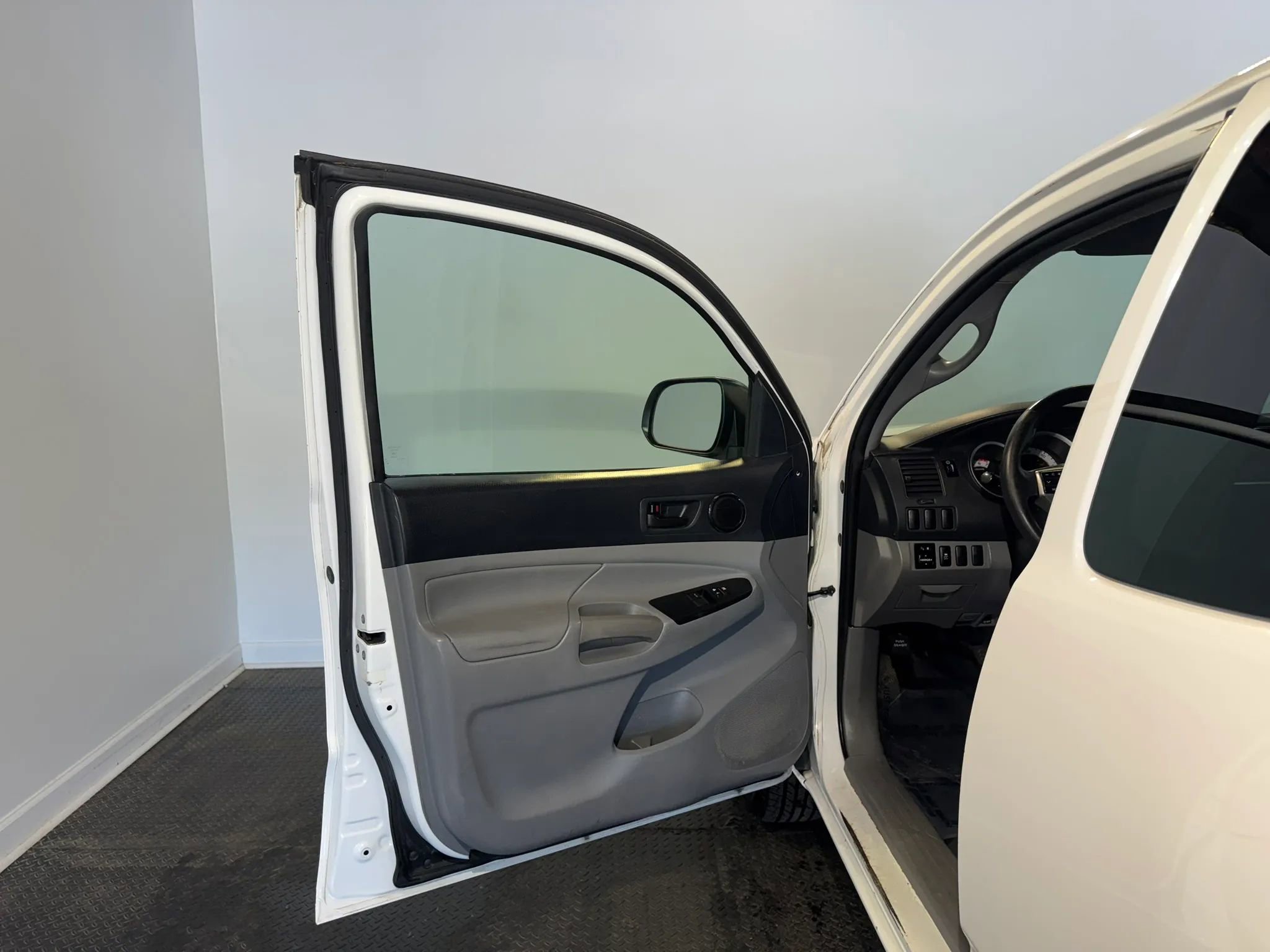 Used 2013 Toyota Tacoma 2WD Access Cab w/ Convenience Pkg image 7