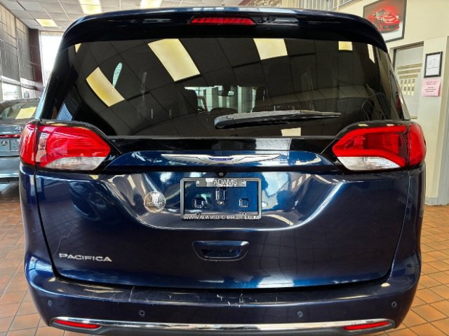 Used 2020 Chrysler Pacifica Touring-L FWD image 11