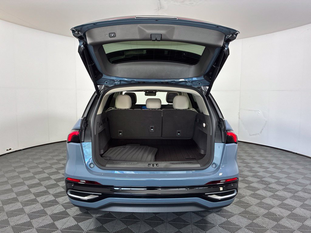 Used 2025 Lincoln Nautilus Reserve AWD/4WD image 34