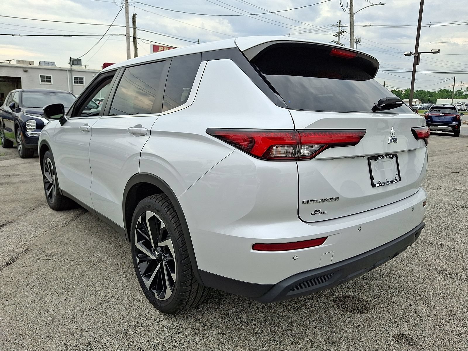 Used 2022 Mitsubishi Outlander ES AWD/4WD image 5