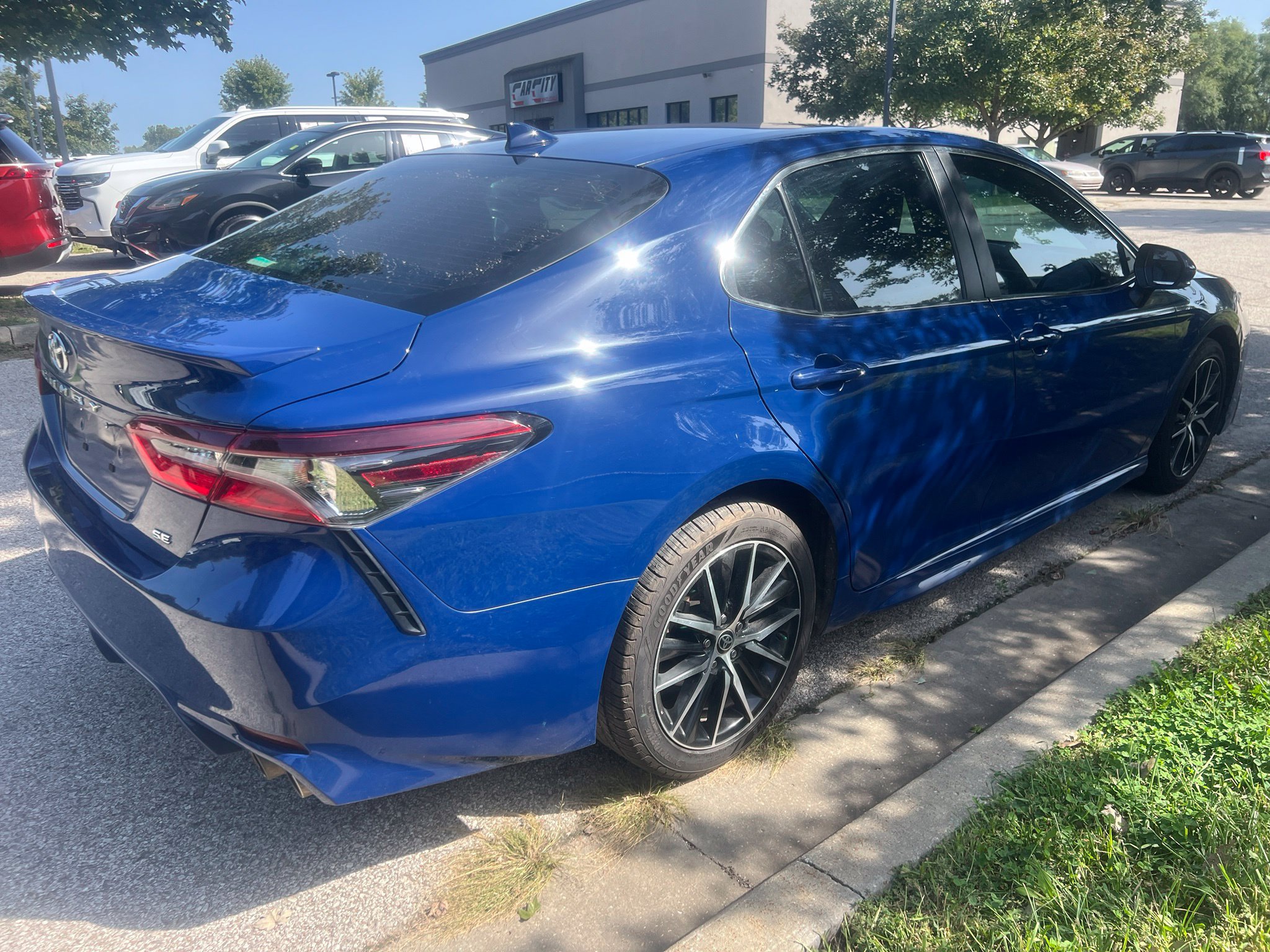 Used 2023 Toyota Camry SE w/ Convenience Package FWD image 5