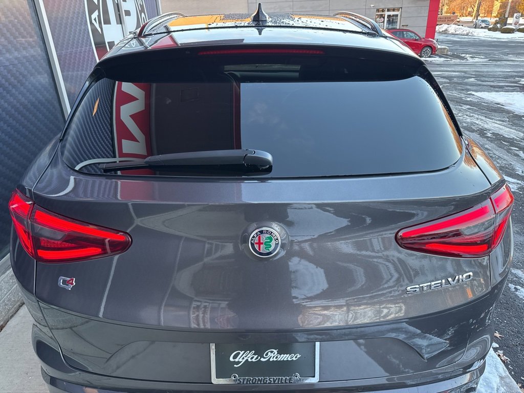 Used 2023 Alfa Romeo Stelvio Ti image 10