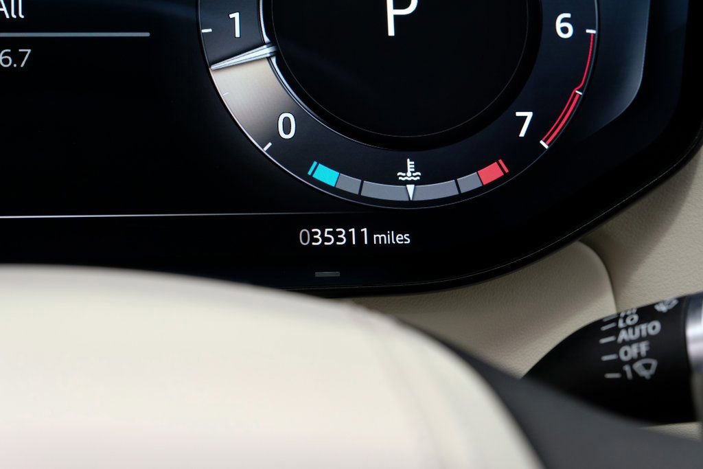 Used 2022 Land Rover Range Rover Long Wheelbase SE image 17