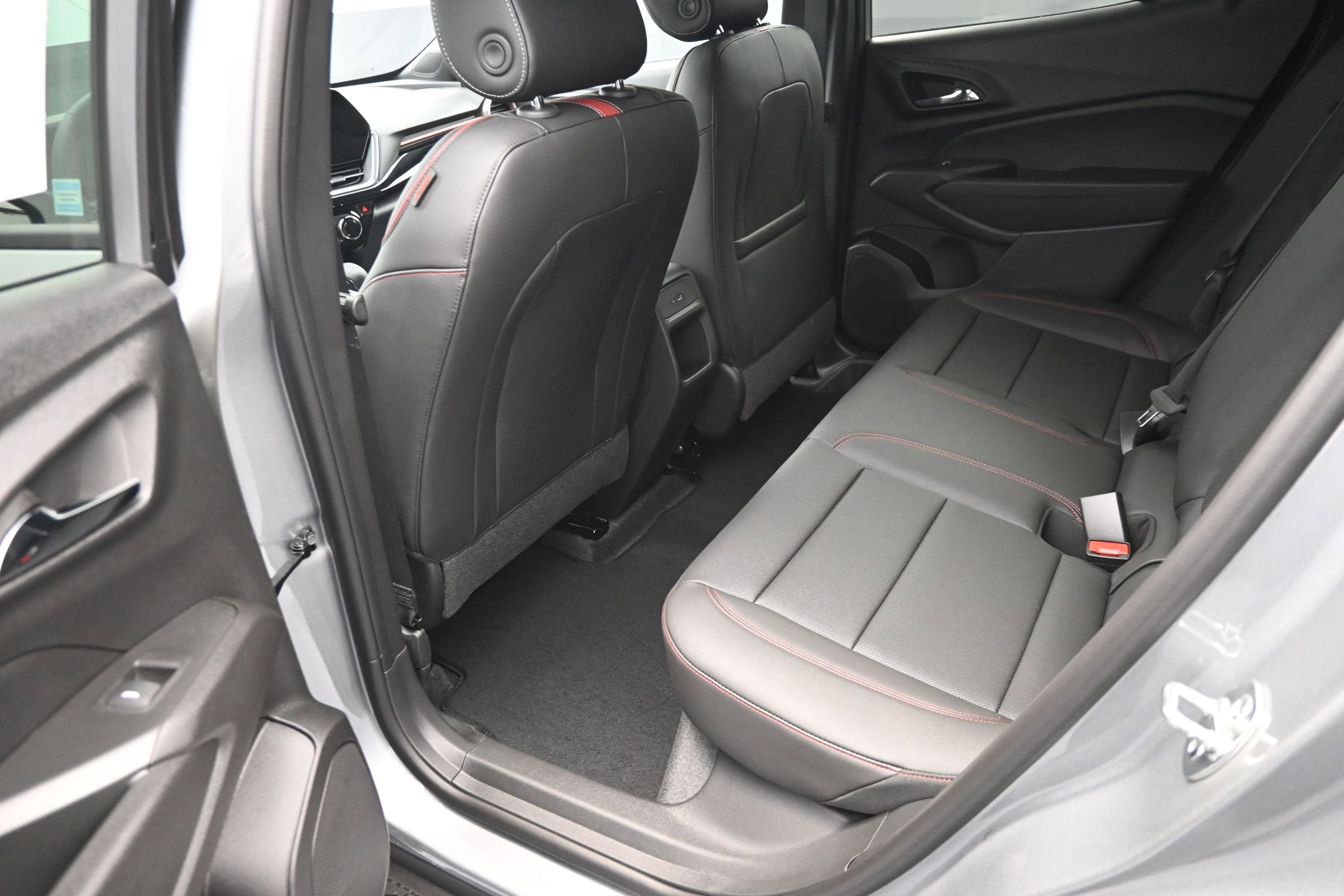 New 2026 Chevrolet Trax RS w/ Sunroof Package FWD image 22