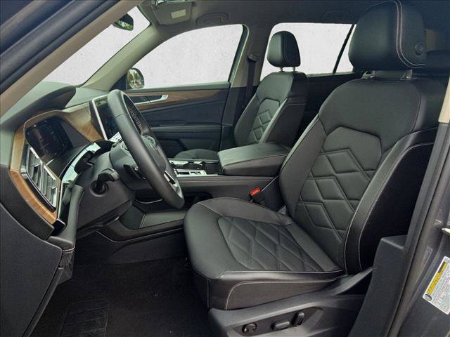 Used 2025 Volkswagen Atlas SE FWD image 15