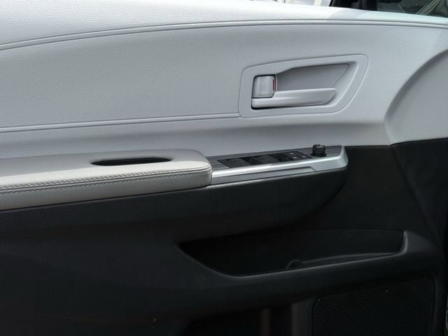 Used 2026 Toyota Sienna LE FWD image 25