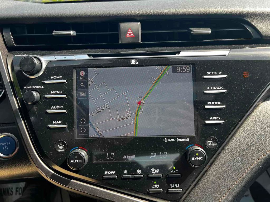 Used 2020 Toyota Camry XLE w/ Sunroof Package image 27