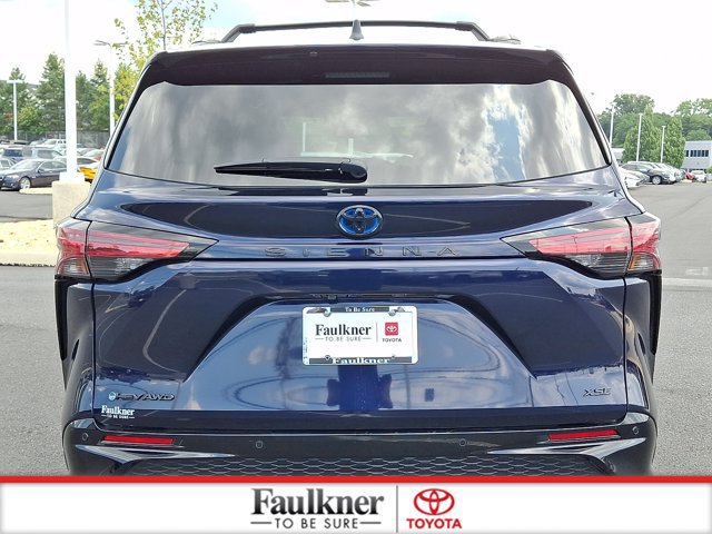Certified 2025 Toyota Sienna XSE w/ XSE Plus Package AWD/4WD image 5