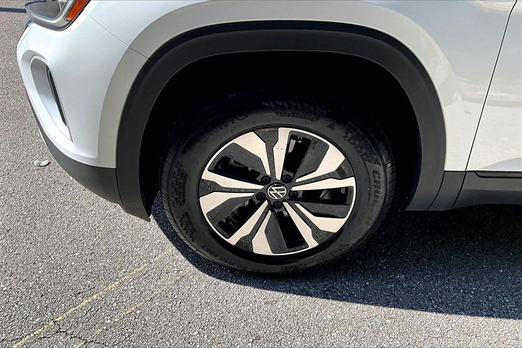Certified 2024 Volkswagen Atlas SE image 13