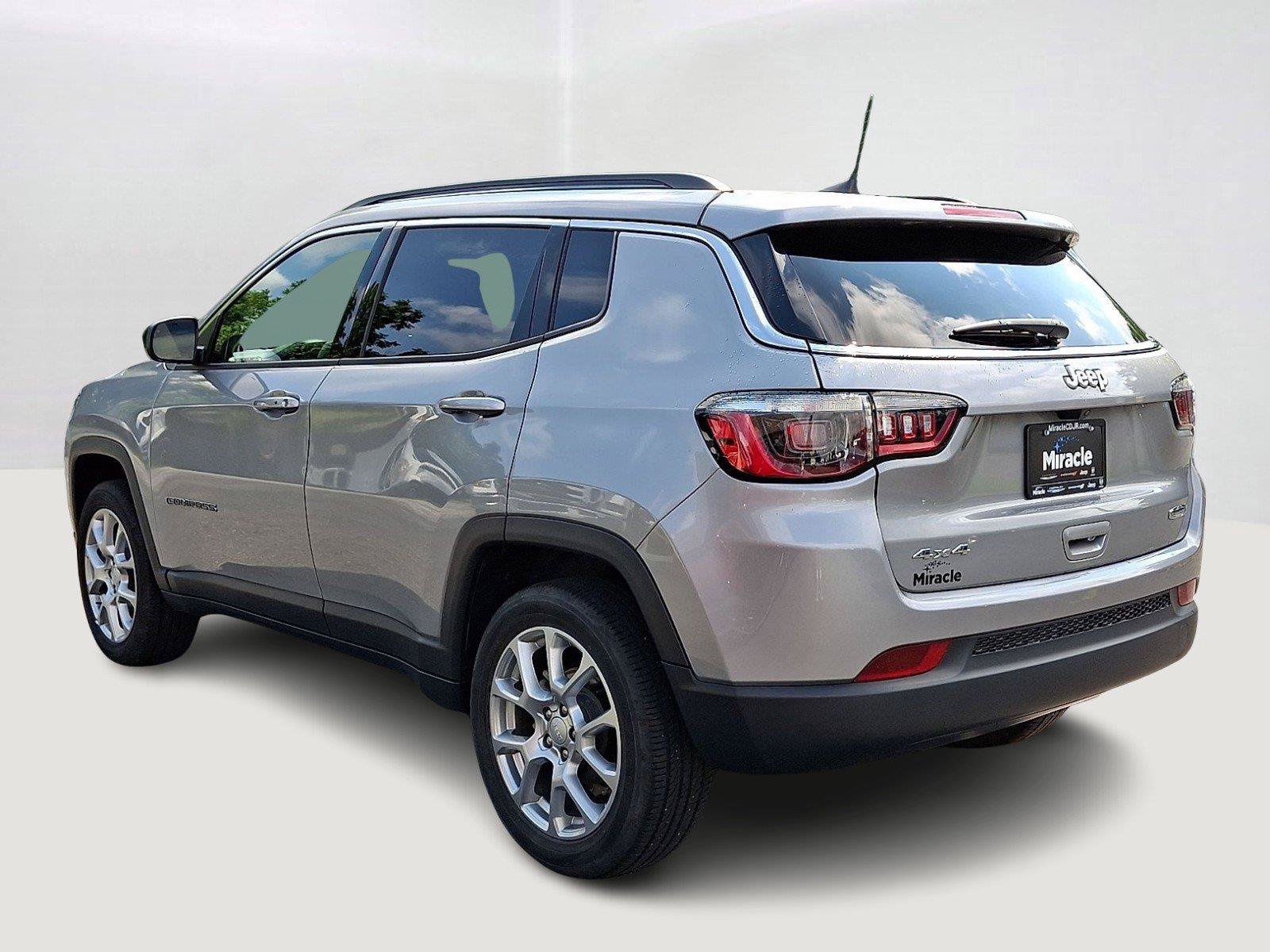 Used 2023 Jeep Compass Latitude AWD/4WD image 4
