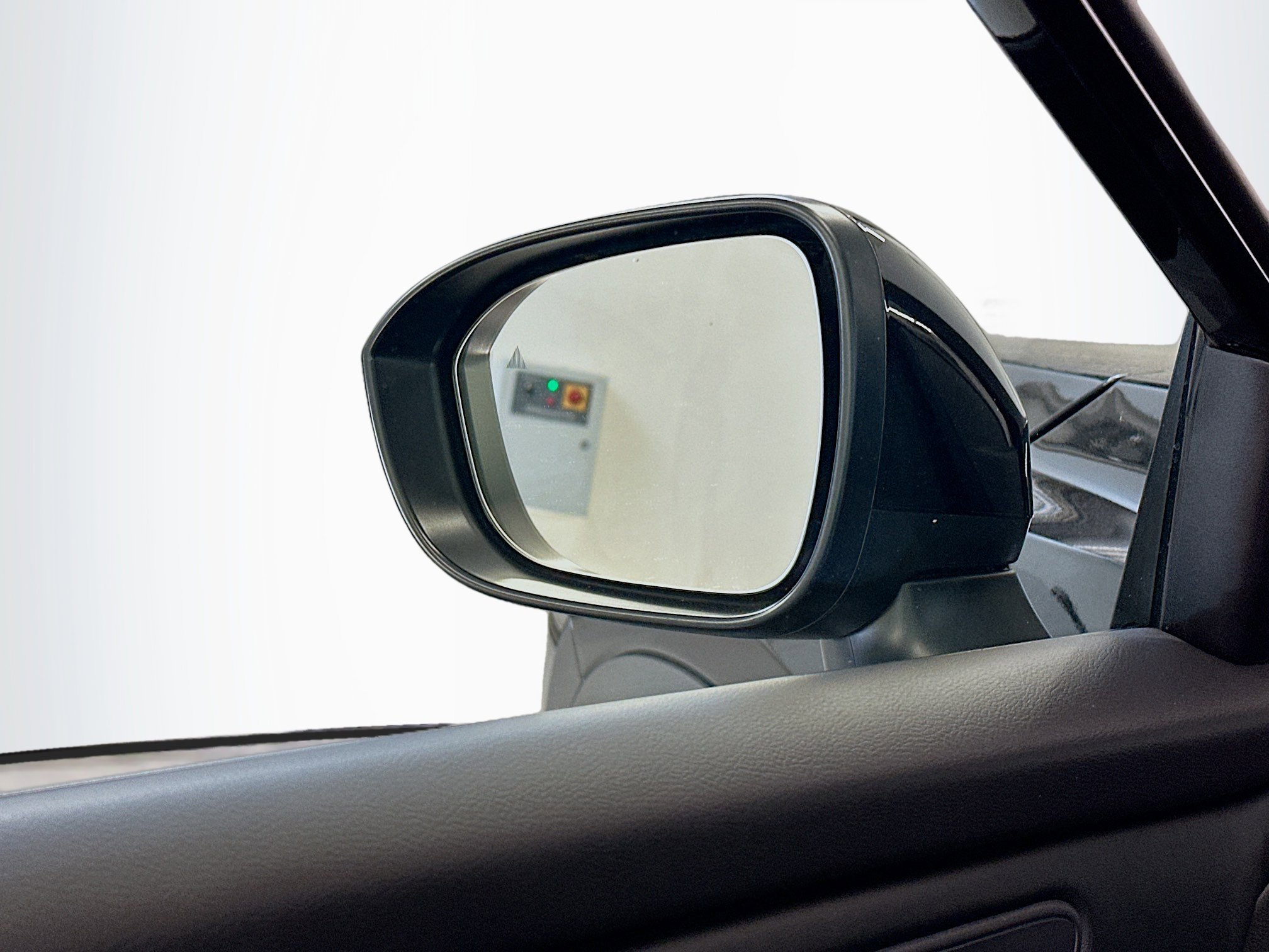 Used 2025 Nissan Rogue SV image 16