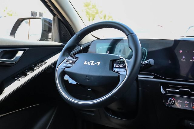 Certified 2025 Kia Niro EX FWD image 17