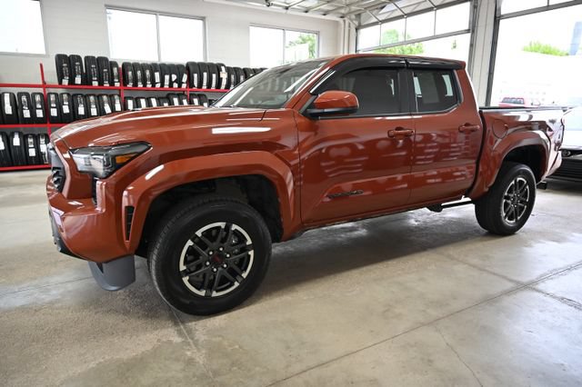 Used 2025 Toyota Tacoma TRD Sport AWD/4WD image 9