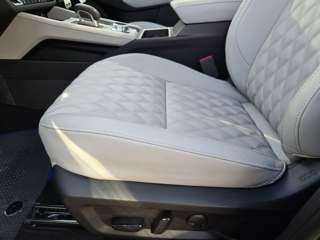 New 2025 Mitsubishi Outlander SEL image 19