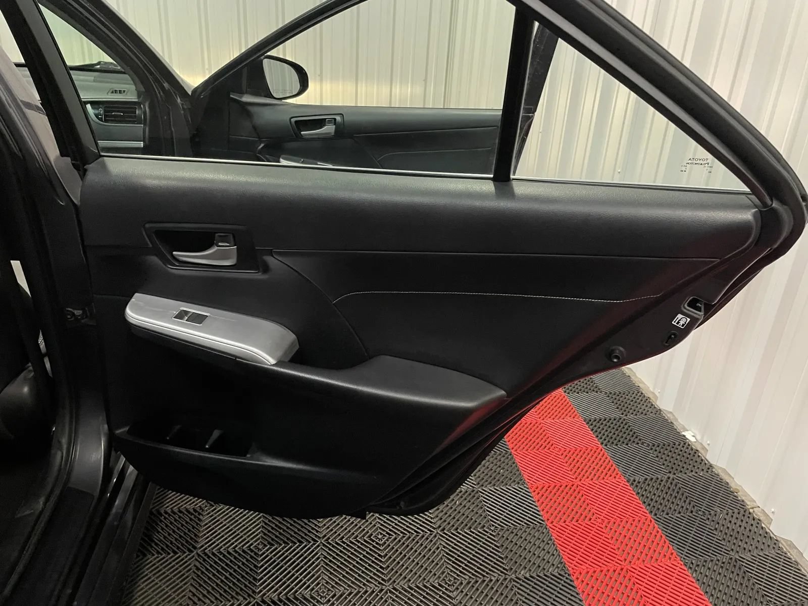 Used 2013 Toyota Camry SE w/ Leather Pkg FWD image 40